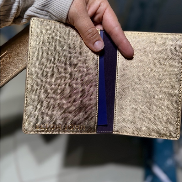 Elton John Gold Travel Set with Initials - Picture 3 of 3